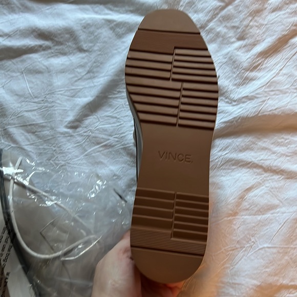 NWOB VINCE. Structured Shoes - Picture 3 of 5